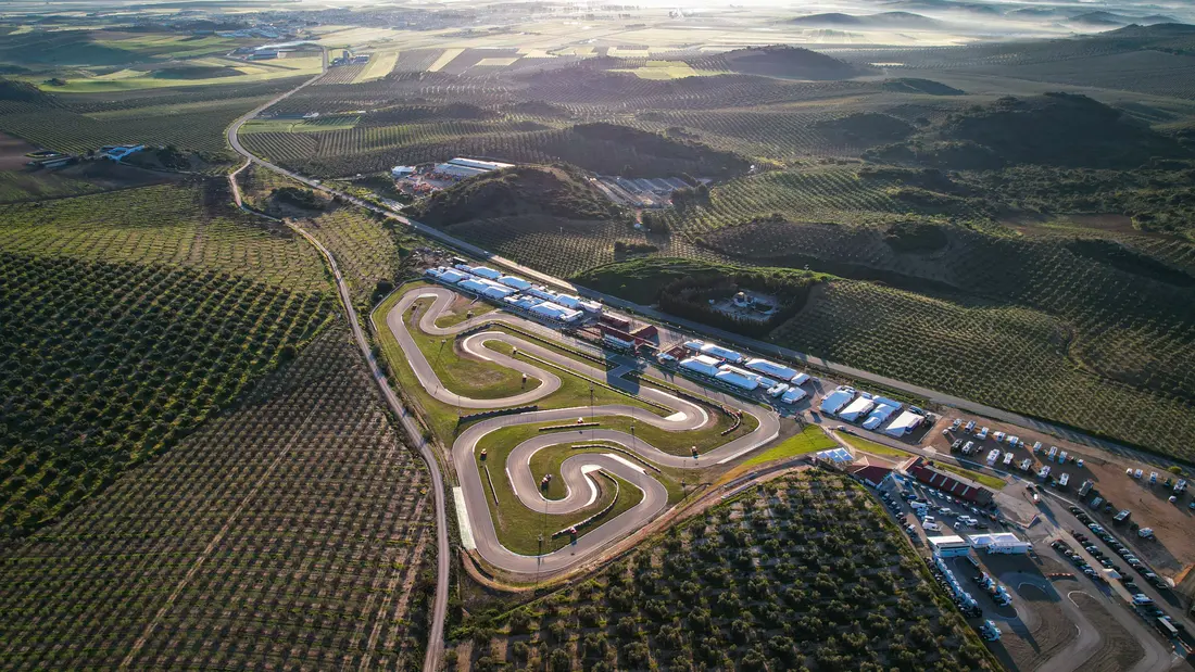 Vista aérea del circuito KartCenter Campillos